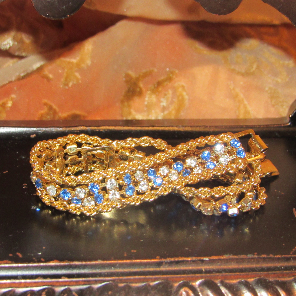Delicate Blue Crystal Rhinestone Bracelet EUC